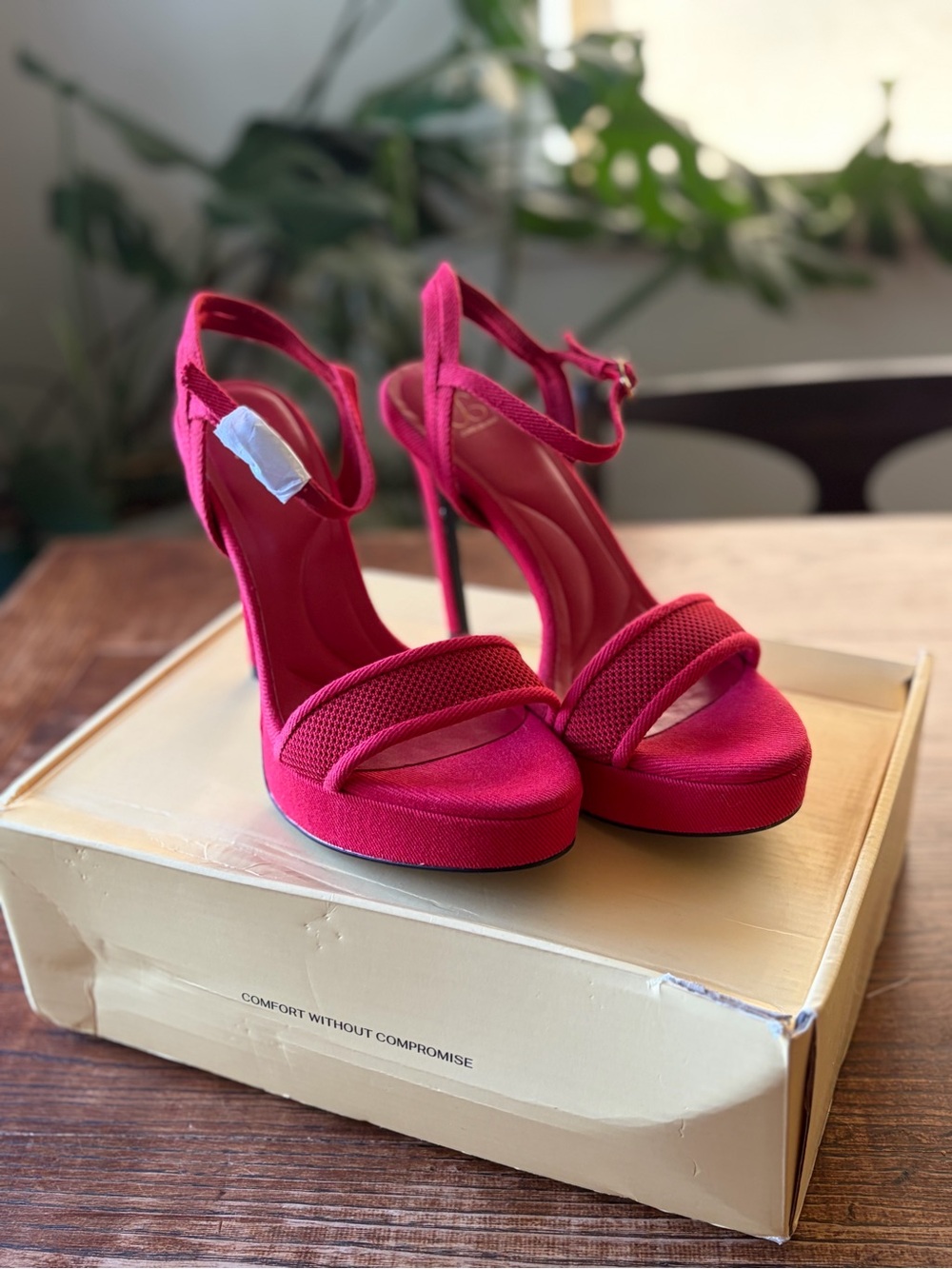 Red Cosy Island - Platform Heels